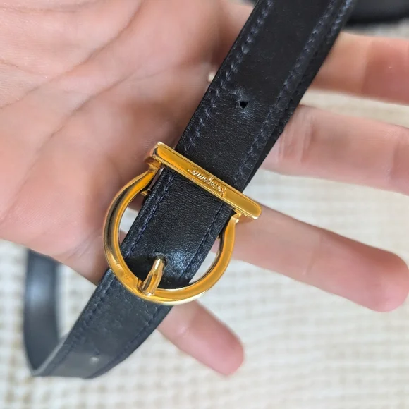 🌟40% OFF SALE Salvatore Ferragamo Rare Vintage Black Leather Crossbody Bag - Picture 3 of 6